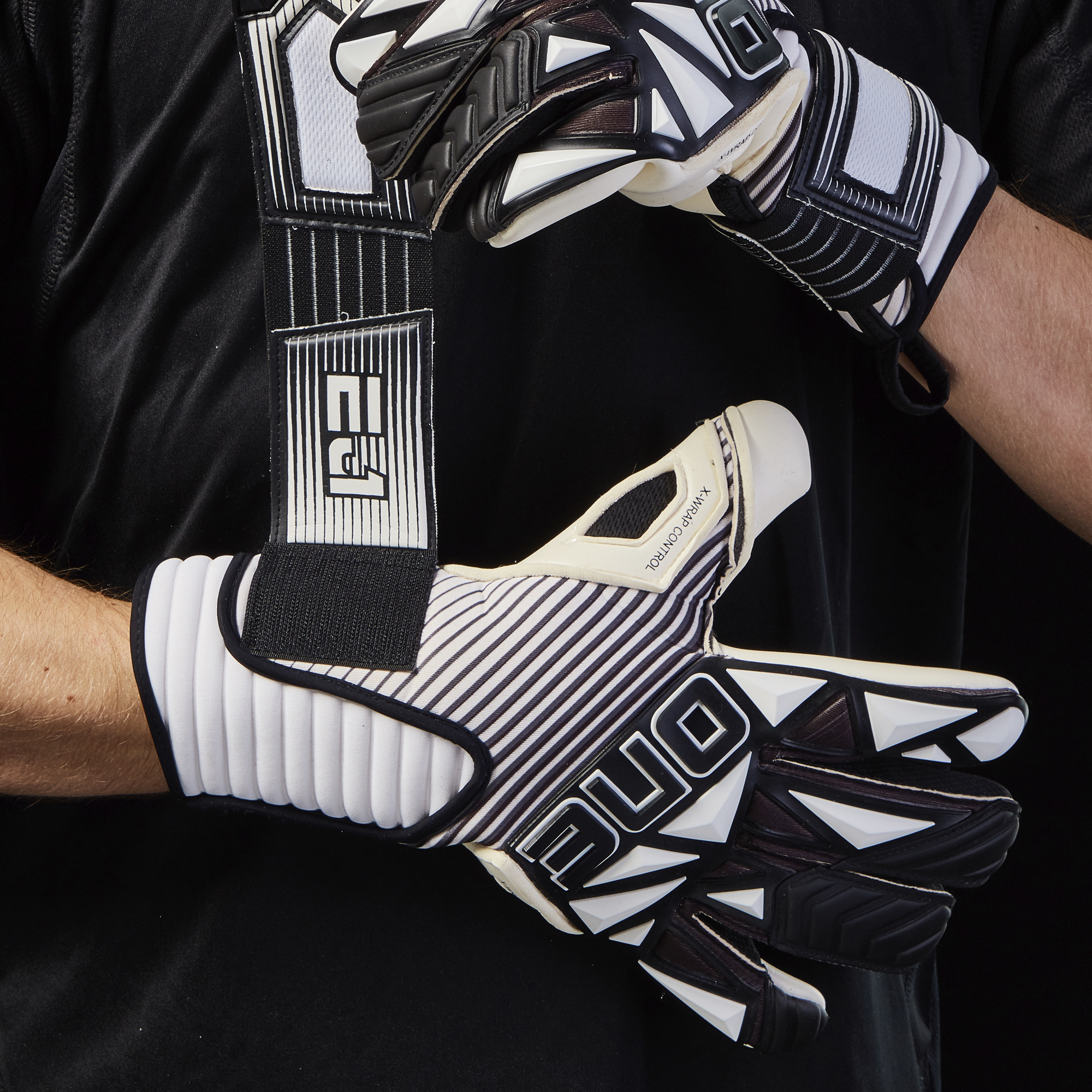 ONE - SLYR EJ1 Contra Contact latex | Performance Goalkeeping
